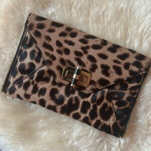 Diane Von Furstenberg Cheetah Print Envelope Clutch Zip out like new